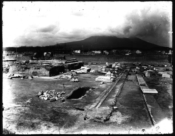View of the temple and sanctuary of Venus in 1900 after Mau’s excavations (with Mount Vesuvius in the background)