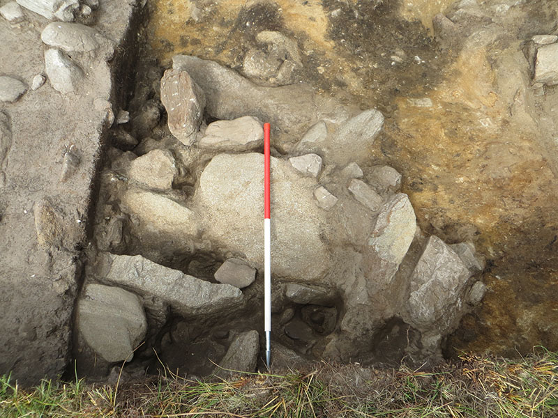 The big pit containing large stones discovered at the end of the fith week of the excavation