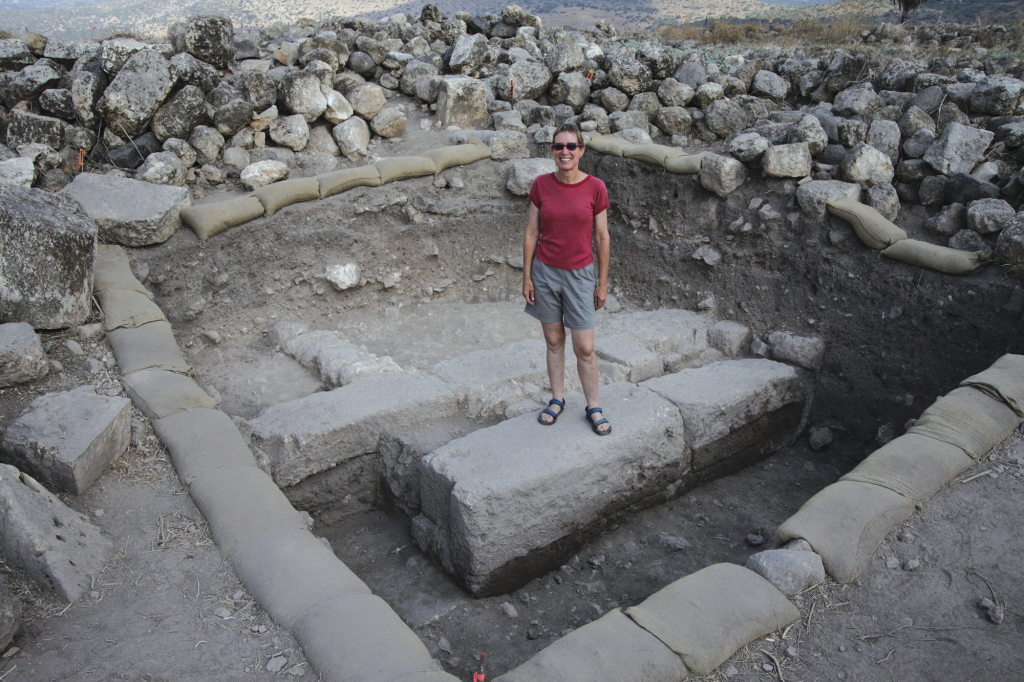 Jodi on Huqoq synagogue wall