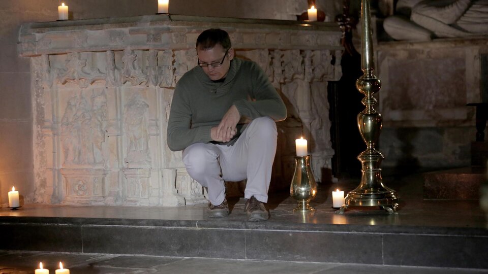 Kevin Colls reading the curse on Shakespeare’s grave inside Holy Trinity Church